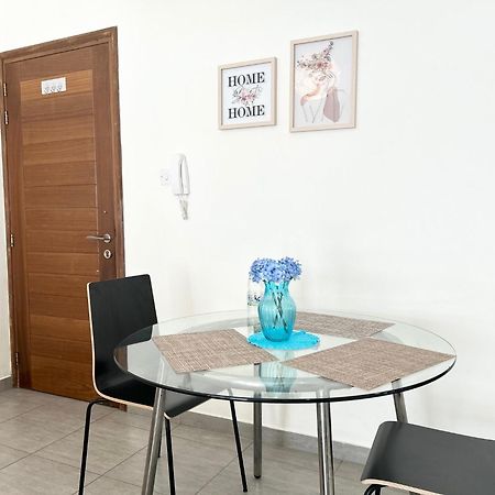 Sun Julz Apartments On The Beach Paphos Exterior foto